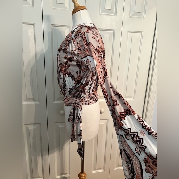 FREE PEOPLE FIONA PAISLEY WRAP TOP (Soft) W/ DEEP V NECK & BELL SLEEVES Sz XS - Picture 10 of 11
